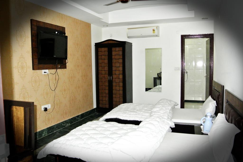 Arma Hotel New Delhi Room photo